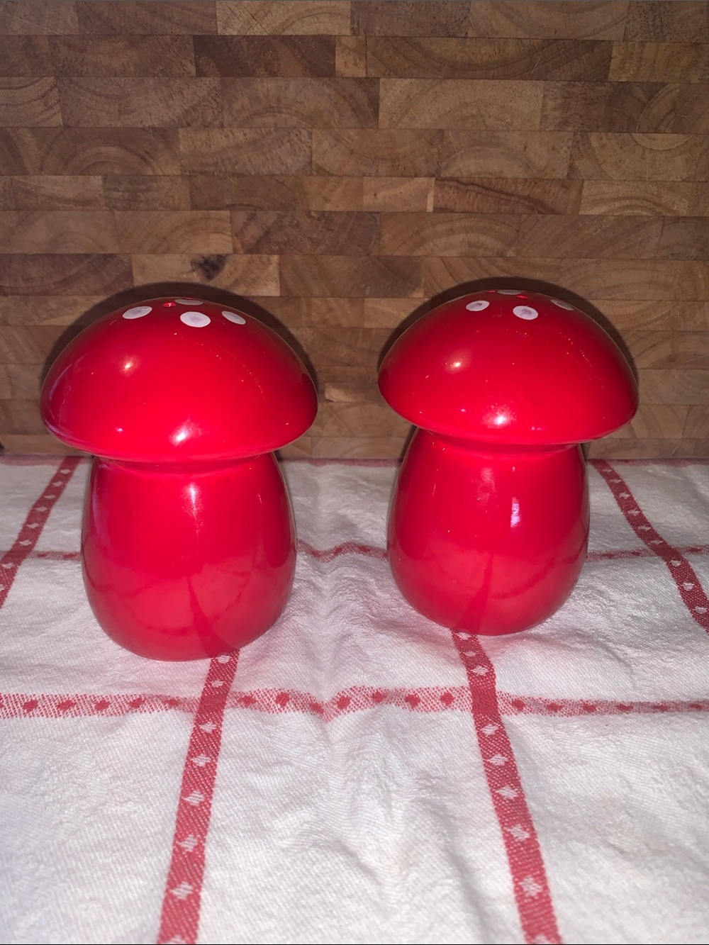 Red Mushroom Salt and Pepper Shaker Set - Decorative Table Accent
